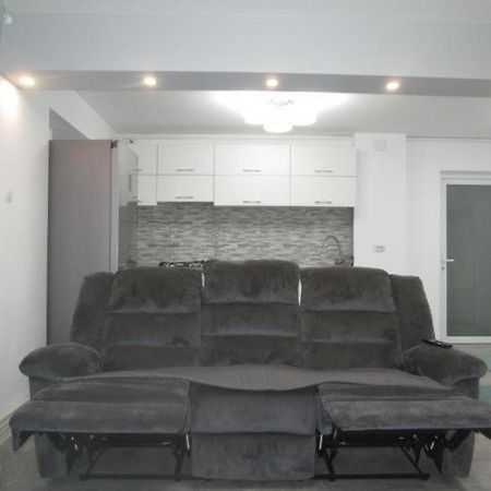 טרגובישטה Apartament Sarra מראה חיצוני תמונה