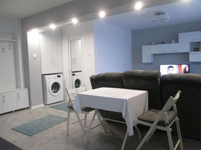 טרגובישטה Apartament Sarra מראה חיצוני תמונה